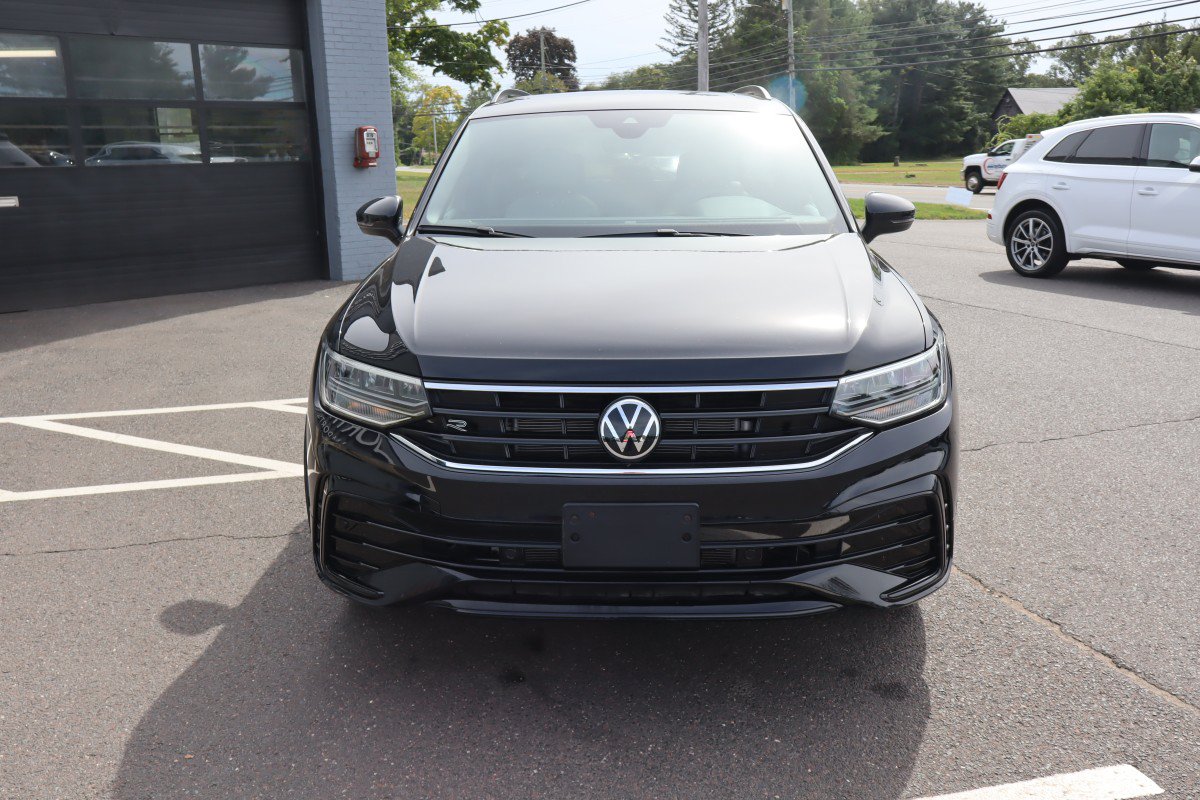 Used 2024 Volkswagen Tiguan SE R-Line AWD/4WD image 3