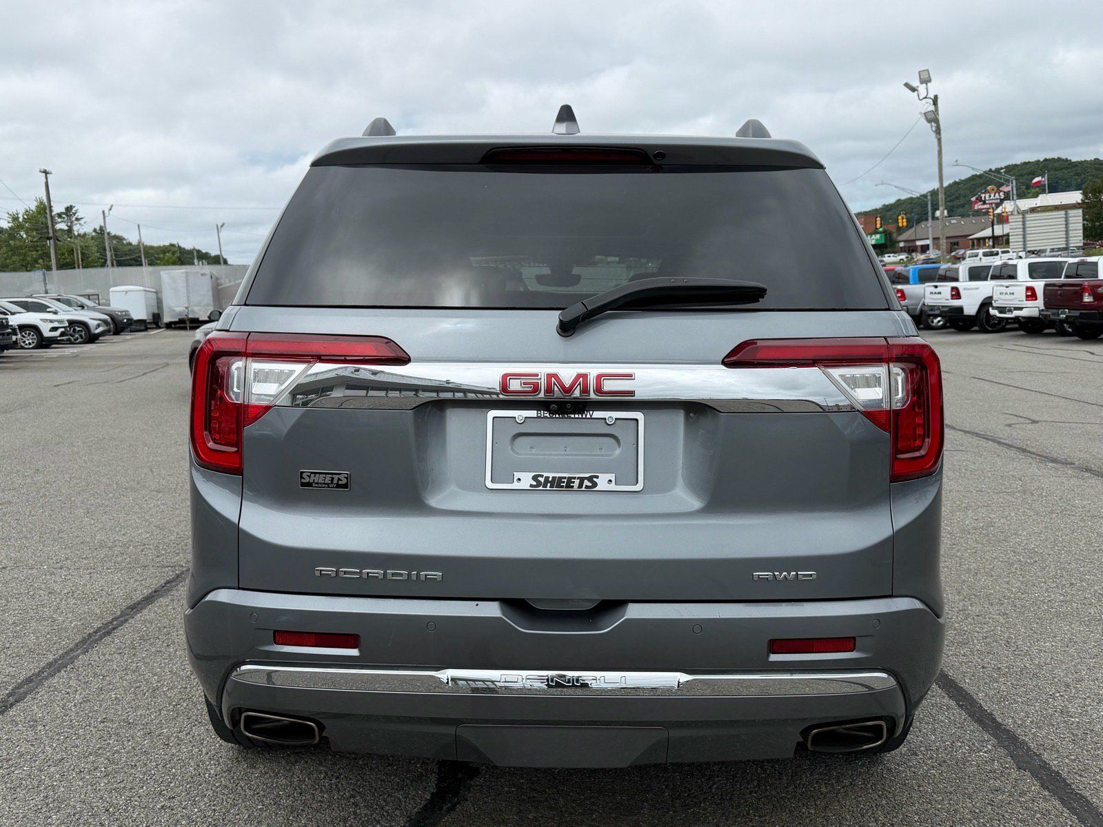 Used 2022 GMC Acadia Denali w/ Denali Ultimate Package AWD/4WD image 4