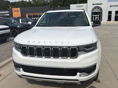 Used 2023 Jeep Wagoneer Series II w/ Convenience Group I AWD/4WD image 8