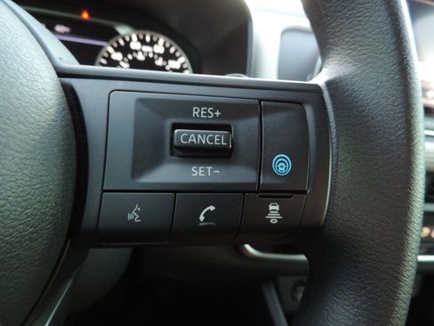 Certified 2024 Nissan Rogue SV image 27