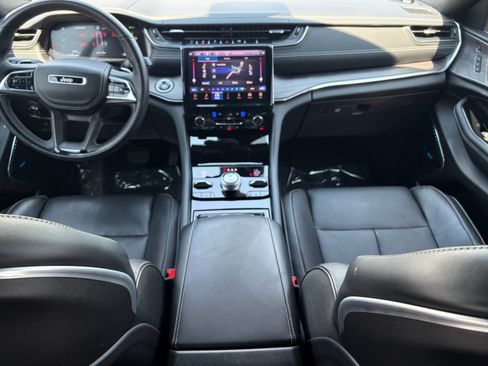 Used 2023 Jeep Grand Cherokee Overland w/ Advanced Protech Group III AWD/4WD image 18