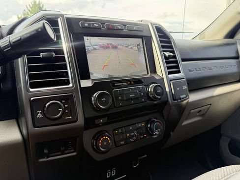 Used 2017 Ford F250 XLT w/ XLT Premium Package AWD/4WD image 33