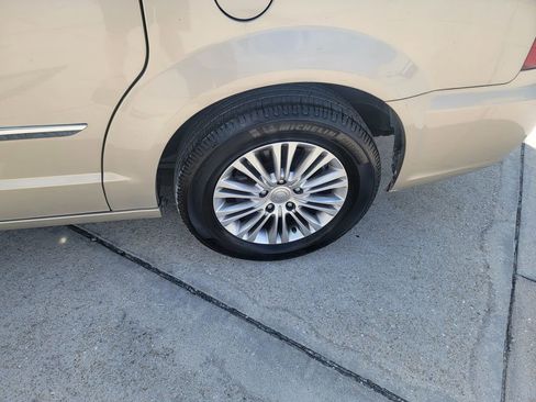 Used 2013 Chrysler Town & Country Touring-L w/ Entertainment Group #2 FWD image 24