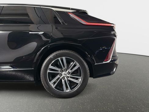 Used 2024 Cadillac Lyriq Luxury RWD image 12