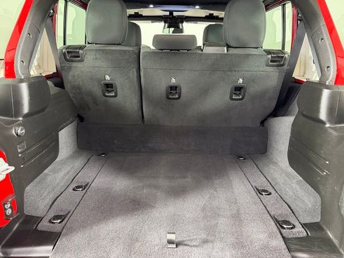 Used 2025 Jeep Wrangler Unlimited Rubicon 4xe AWD/4WD image 32