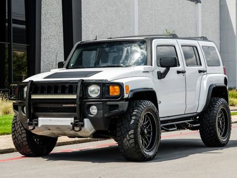 Used 2009 HUMMER H3 Alpha image 10