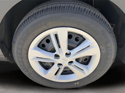 Certified 2025 Nissan Kicks Play S image 10