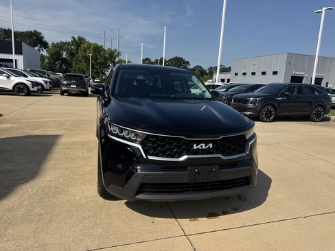 Used 2022 Kia Sorento LX FWD image 4