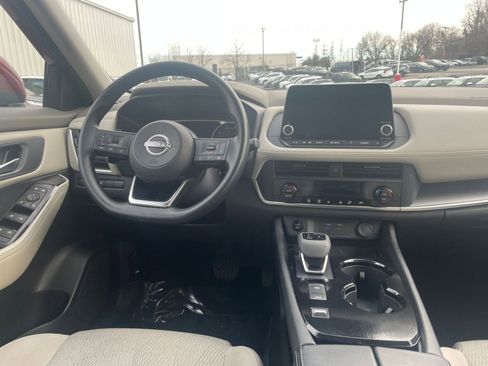 Used 2024 Nissan Rogue SV image 34