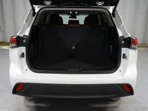Certified 2024 Toyota Highlander LE image 36