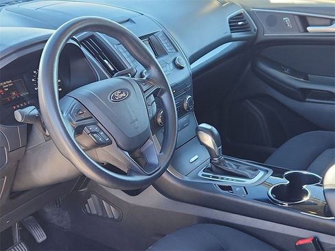 Used 2017 Ford Edge SE image 10