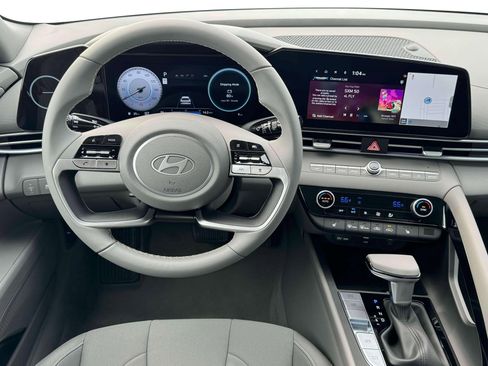 New 2025 Hyundai Elantra SEL image 17