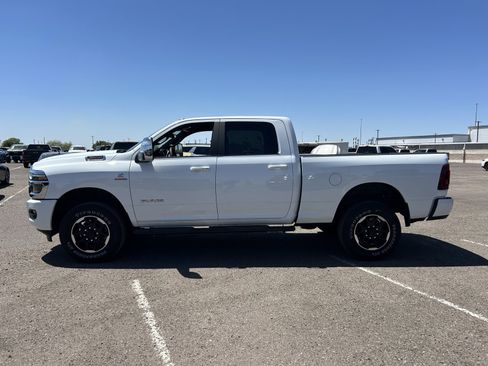 Used 2025 RAM 2500 Laramie AWD/4WD image 2