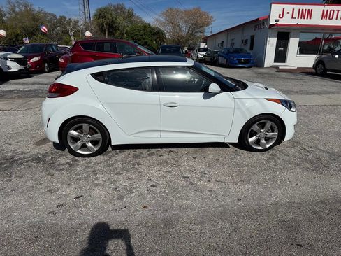Used 2014 Hyundai Veloster w/ Style Package 02 FWD image 9