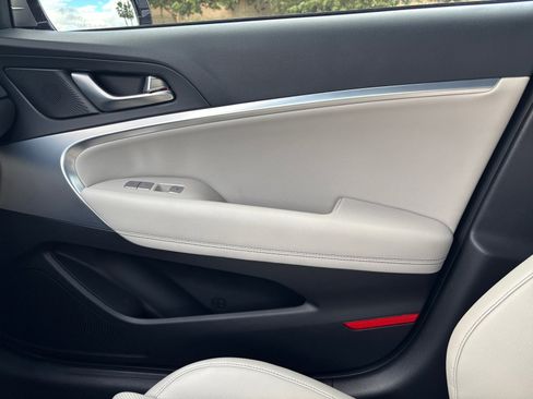 Used 2023 Genesis G70 2.0T image 16