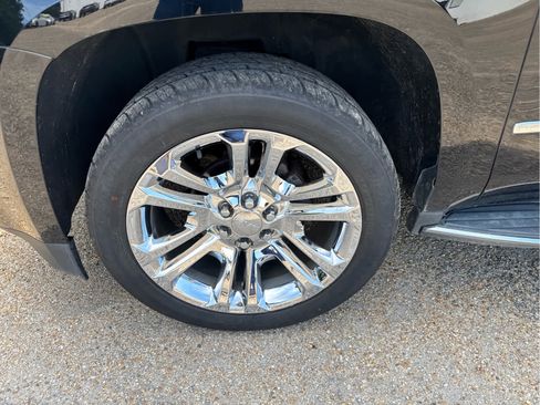 Used 2017 GMC Yukon SLT w/ Premium Edition AWD/4WD image 12