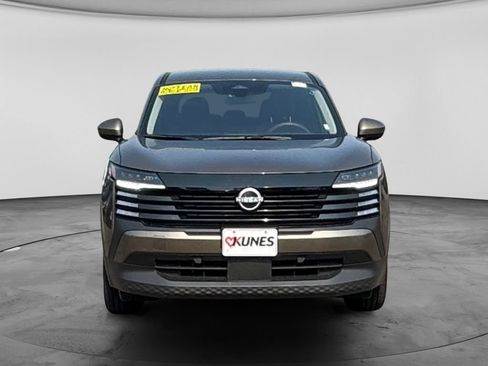 Used 2025 Nissan Kicks SV AWD/4WD image 2