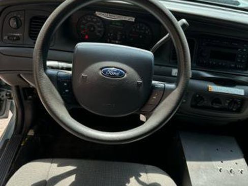 Used 2011 Ford Crown Victoria Police Interceptor image 14
