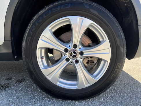 Used 2018 Mercedes-Benz GLC 300 w/ Premium Package image 20