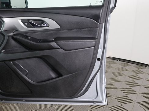 Used 2023 Chevrolet Traverse LT w/ Rear Camera Mirror Package image 28