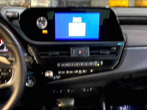 Used 2025 Lexus ES 350 w/ Premium Package image 6