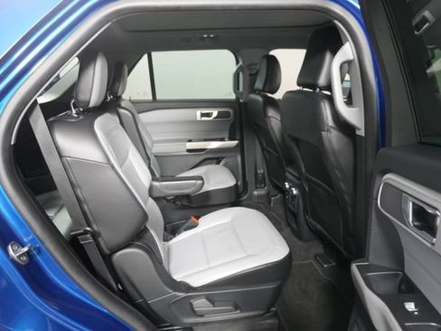 Used 2021 Ford Explorer XLT w/ Equipment Group 202A AWD/4WD image 29