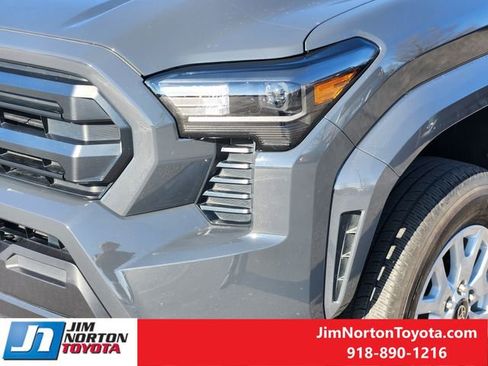 Used 2024 Toyota Tacoma SR image 11