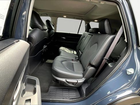 Used 2024 Toyota Grand Highlander AWD Hybrid image 23