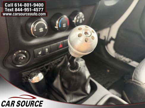 Used 2016 Jeep Wrangler Unlimited Rubicon AWD/4WD image 20