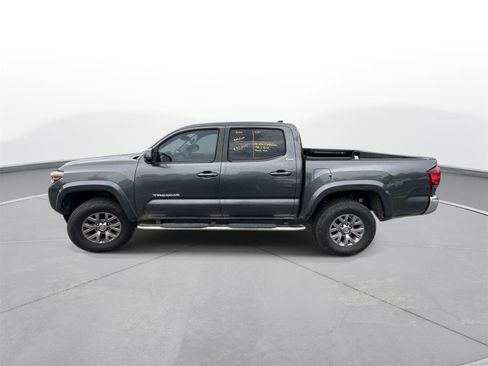 Used 2018 Toyota Tacoma SR5 RWD image 9
