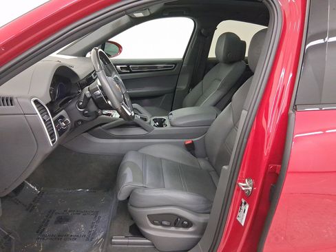 Certified 2023 Porsche Cayenne Coupe image 5