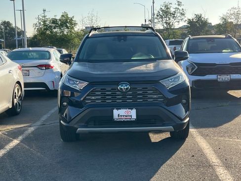Used 2020 Toyota RAV4 Limited image 3