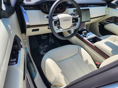 New 2026 Land Rover Range Rover Long Wheelbase SE AWD/4WD image 16
