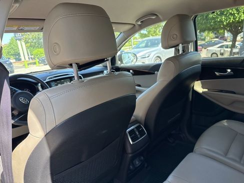 Used 2017 Kia Sorento EX w/ EX V6 Premium Package AWD/4WD image 18