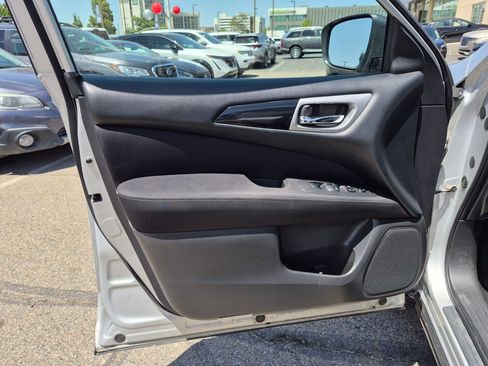 Used 2017 Nissan Pathfinder SV AWD/4WD image 14