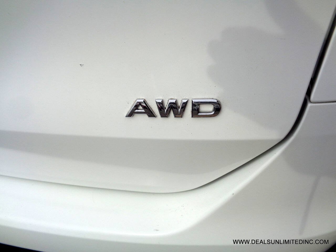 Used 2016 Nissan Rogue S AWD/4WD image 6