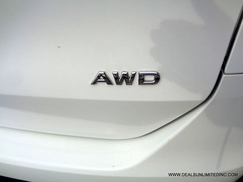 Used 2016 Nissan Rogue S AWD/4WD image 6