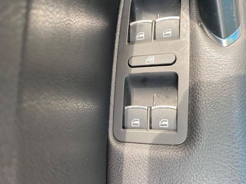 Used 2017 Volkswagen Passat 1.8T SE FWD image 37