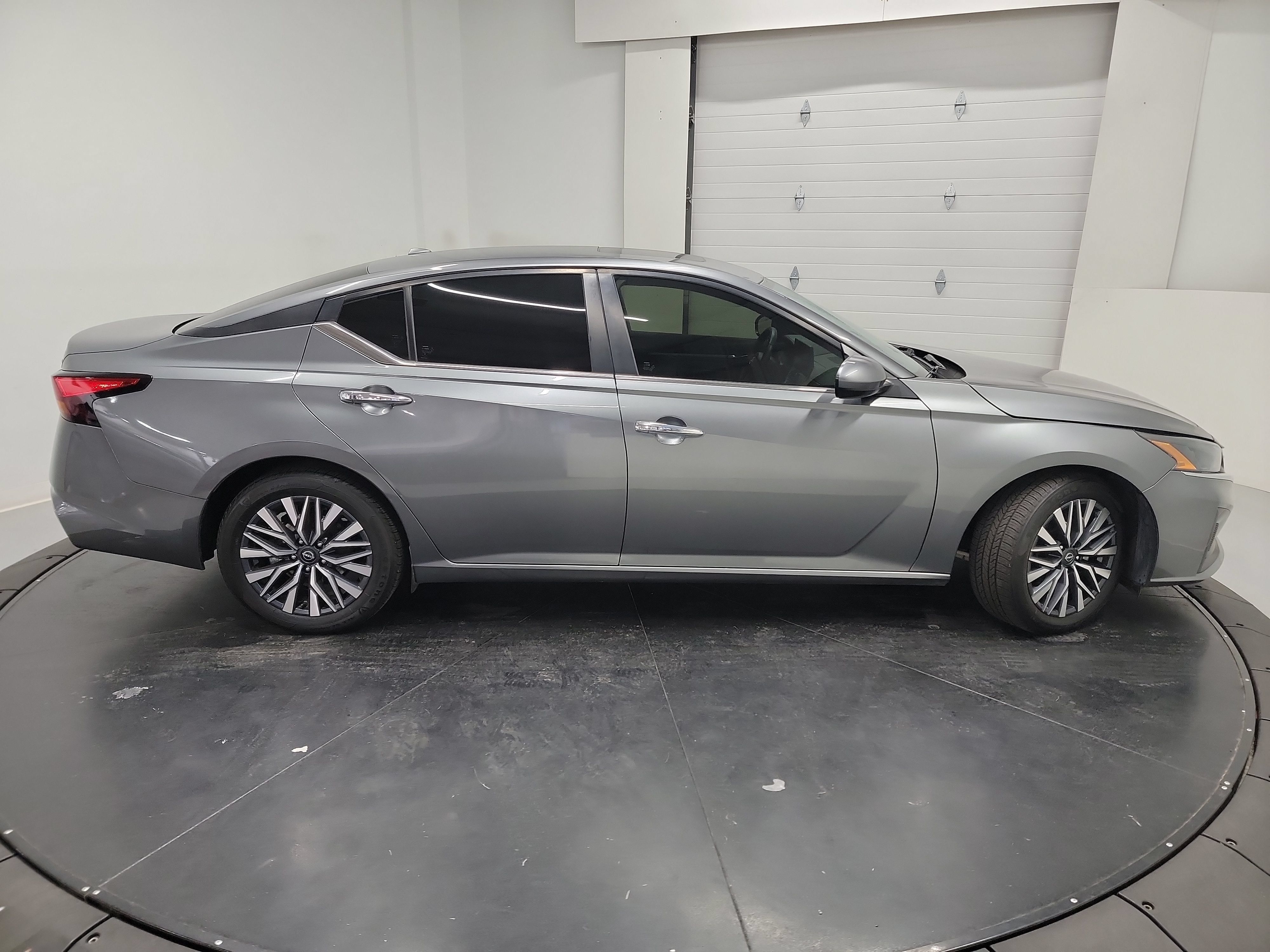 Used 2023 Nissan Altima 2.5 SV w/ SV Premium Package FWD image 19