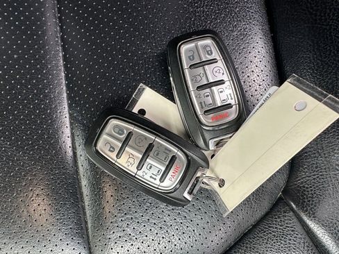 Used 2019 Chrysler Pacifica Touring-L FWD image 7