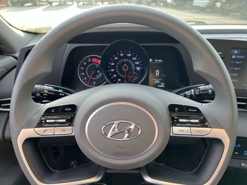 Used 2023 Hyundai Elantra SEL image 24