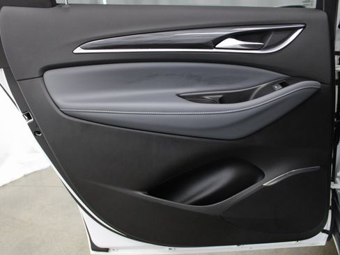 Used 2020 Buick Enclave Essence w/ Sound and Sites Package image 13