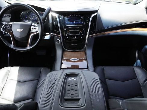 Used 2016 Cadillac Escalade ESV Luxury AWD/4WD image 9