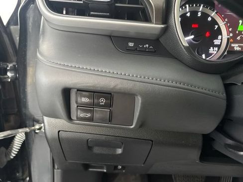 Used 2023 Toyota Highlander XLE AWD/4WD image 14