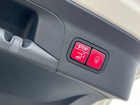 Used 2019 Mercedes-Benz GLC 300 4MATIC Coupe image 20