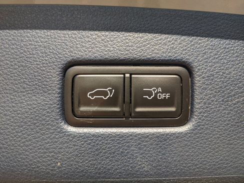 Certified 2025 Kia Carnival EX image 11