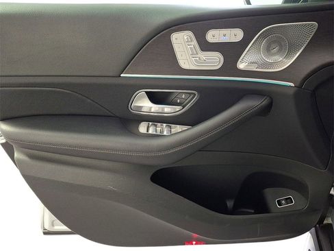 Used 2021 Mercedes-Benz GLS 450 4MATIC image 12