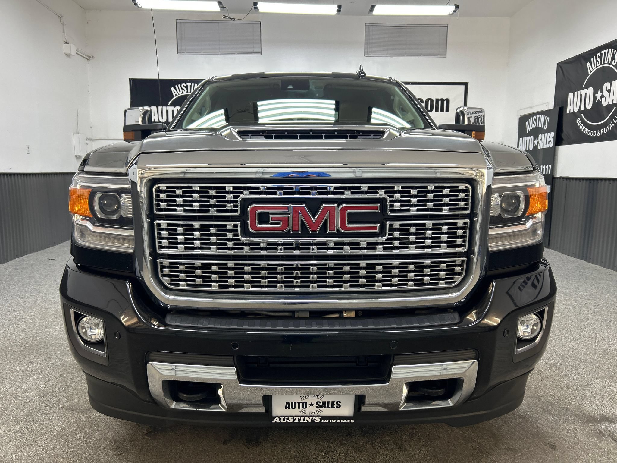 Used 2018 GMC Sierra 2500 Denali AWD/4WD image 2