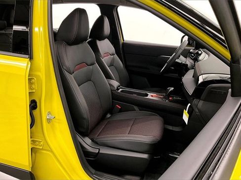 New 2026 Nissan Kicks SR w/ Cold Weather Package image 34