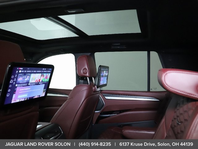 Used 2025 Cadillac Escalade Premium Luxury AWD/4WD image 20